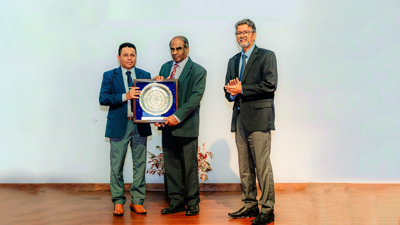 Prof. Lakshman Dissanayake felicitated at the last AGM of the Alumni Association of University of Peradeniya